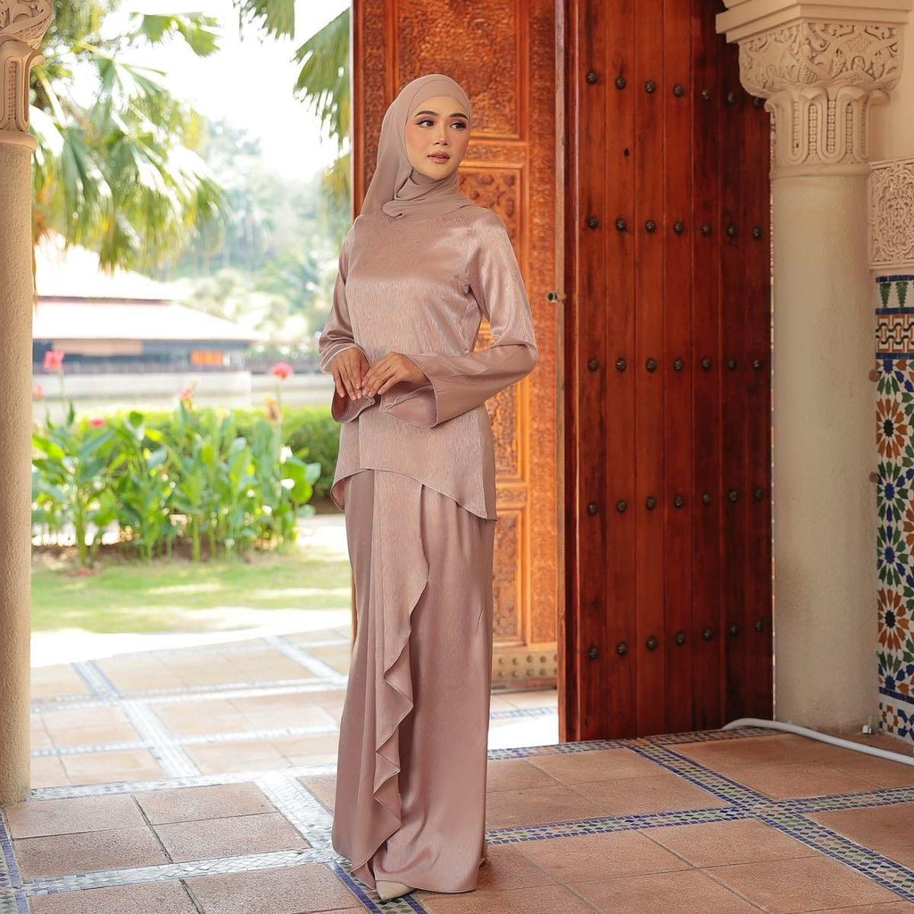 Kurung Danea ELEMMIERA Kain Satin dan Pareo Instant untuk pakaian Wanita Moden