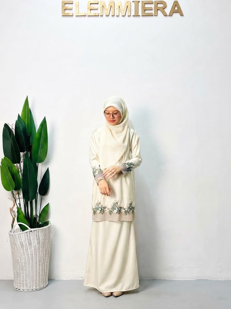 Kurung Anissa