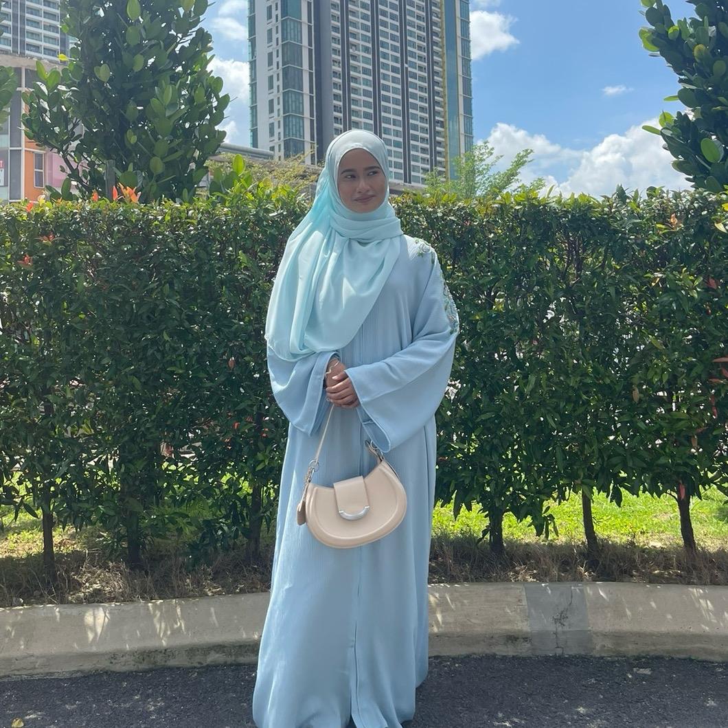 Abaya UAE Aleesya ELEMMIERA Jahitan Bunga Manik Premium di bahu, belakang dan tangan Abaya Muslimah