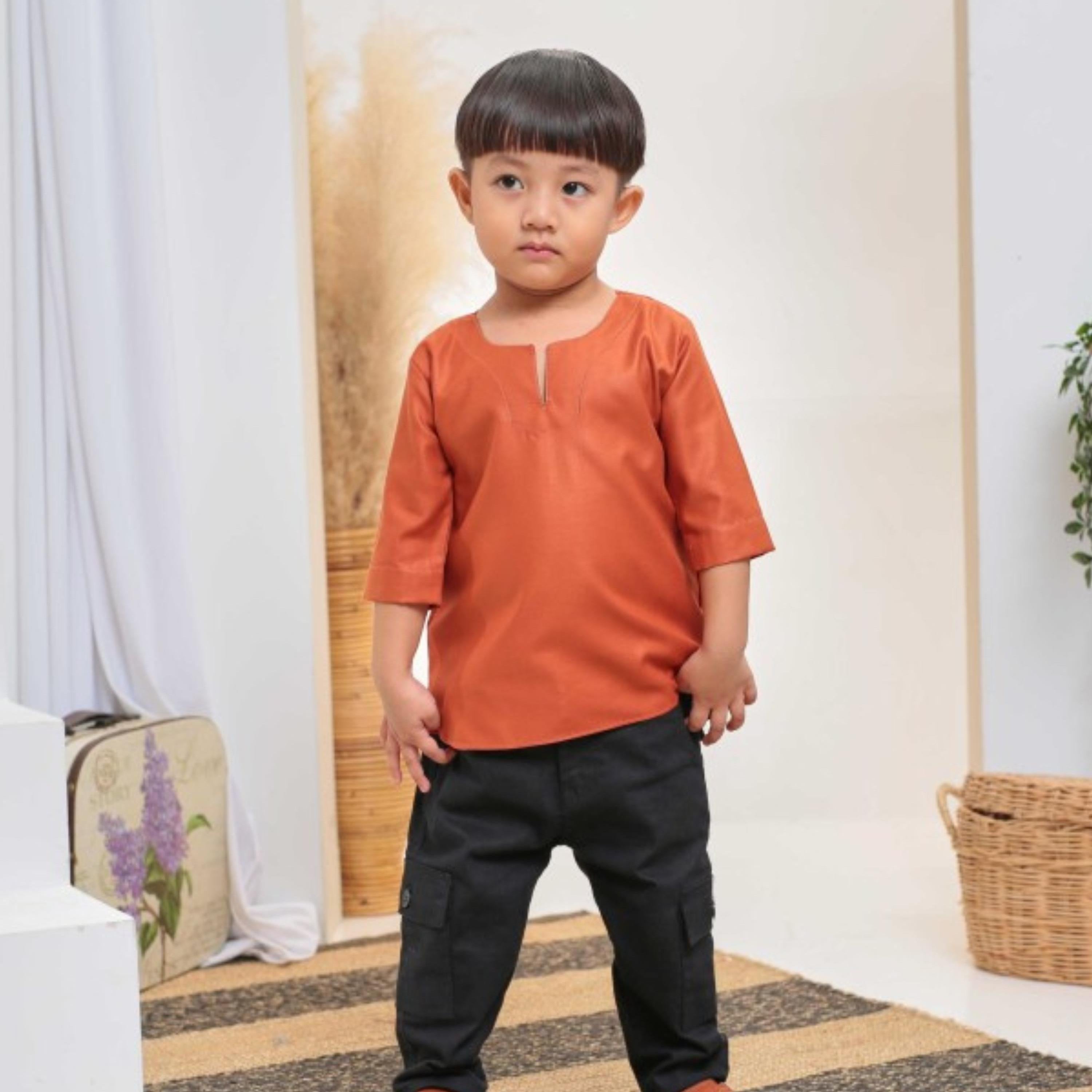 Kurta Emmir ELEMMIERA Lengan Pendek 3/4 dan 2 Sisi Poket Tersembunyi