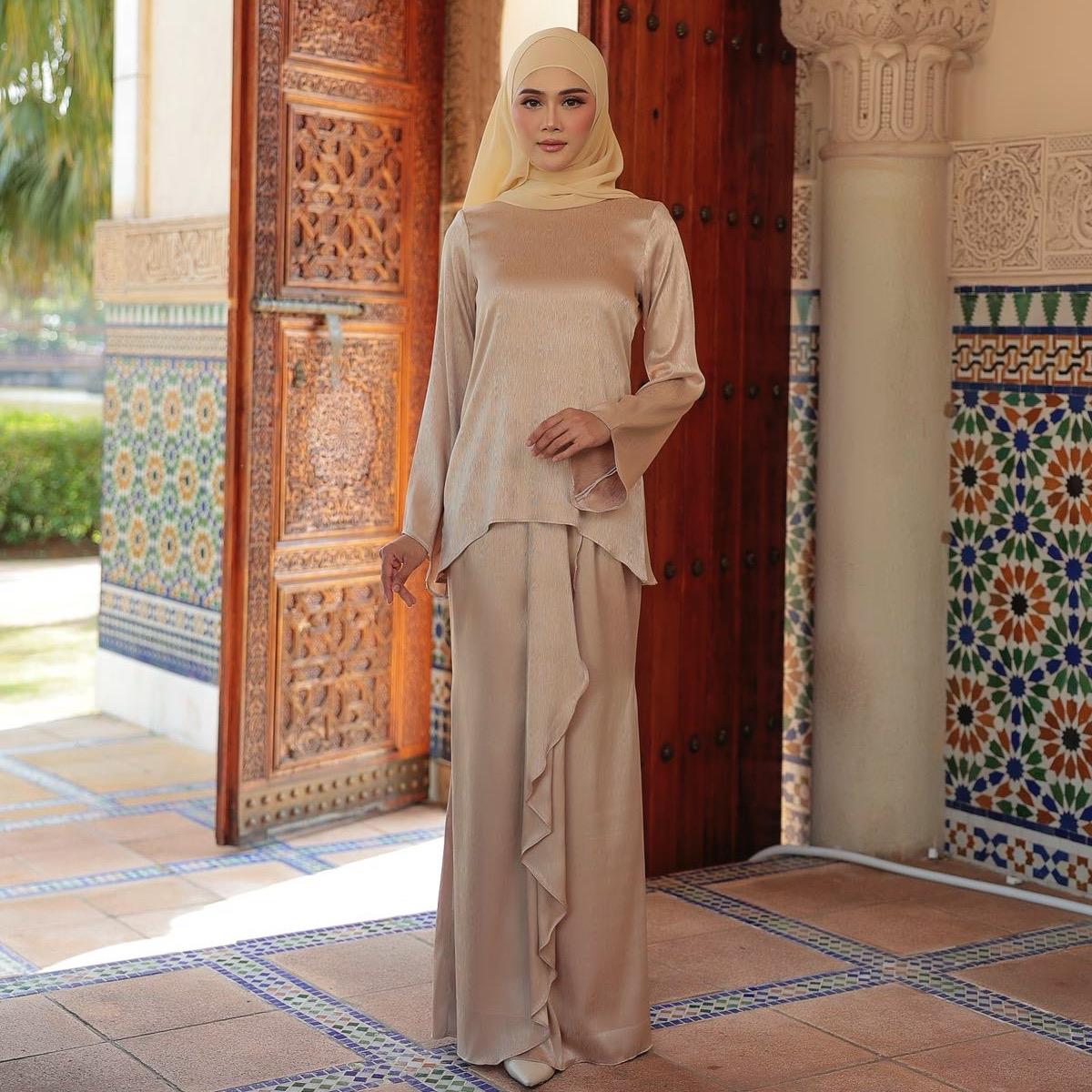 Kurung Danea ELEMMIERA Kain Satin dan Pareo Instant untuk pakaian Wanita Moden